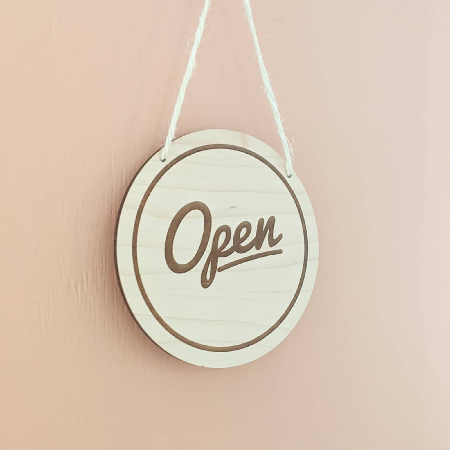 Circle Wooden Open and Closed Sign – LITTLELASERCO